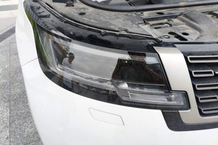 Used Land Rover Range 2023 3.0 L6 400 PS Prestige Seven-Seater Extended Version Right Front Headlight