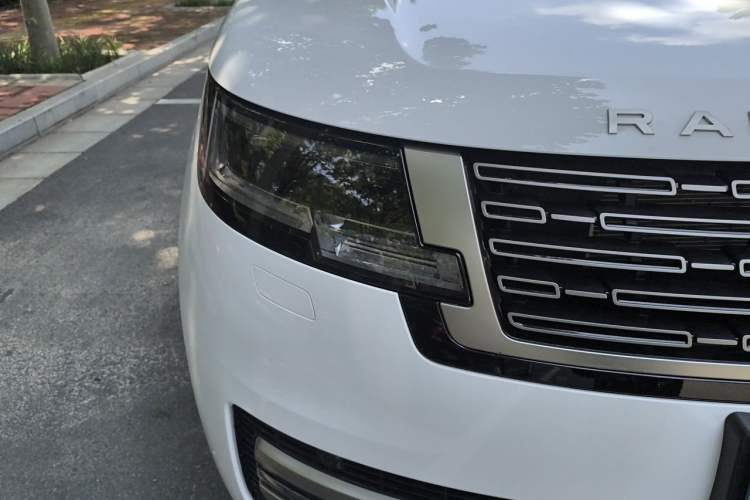 Used Land Rover Range 2023 3.0 L6 400 PS Prestige Seven-Seater Extended Version Right Front Headlight
