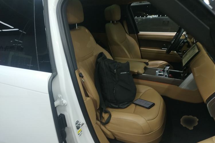 Used Land Rover Range 2023 3.0 L6 400 PS Prestige Seven-Seater Extended Version Right Front Seat