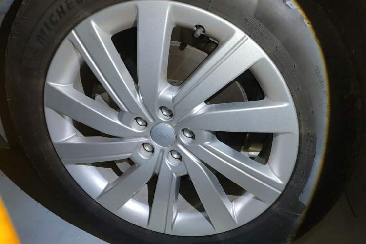 Used Land Rover Range 2023 3.0 L6 360 PS Grand Edition Right Front Wheel Hub