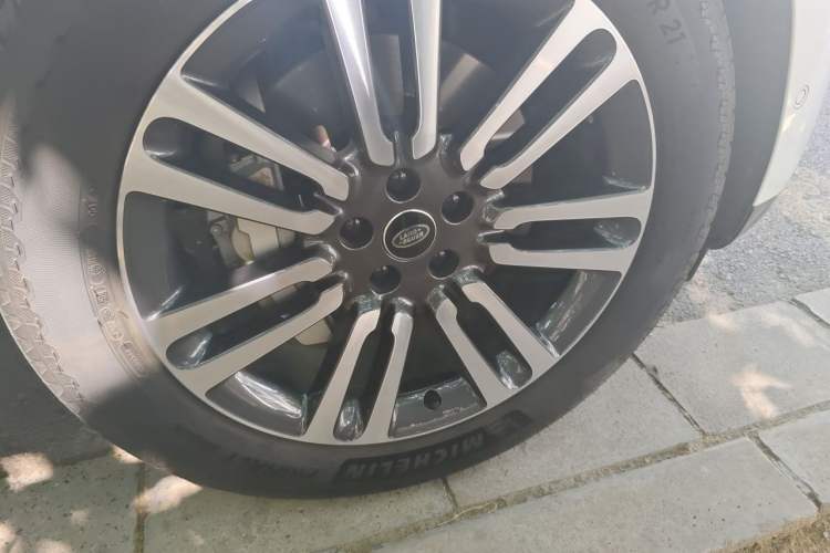 Used Land Rover Range 2023 Revised Version 3.0 L6 400 PS Extended Luxury Edition Right Front Wheel Hub