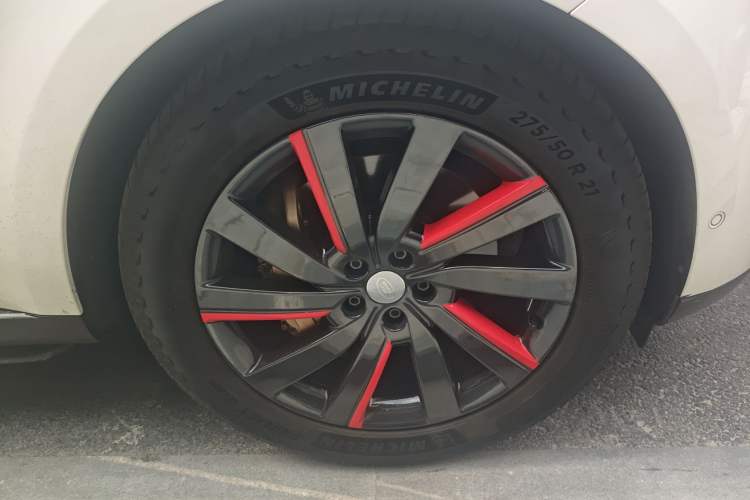 Used Land Rover Range 2023 3.0 L6 400 PS Prestige Seven-Seater Extended Version Right Front Wheel Hub