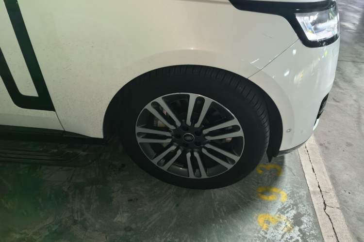 Used Land Rover Range 2023 Revised Version 3.0 L6 400 PS Extended Luxury Edition Right Front Wheel Hub