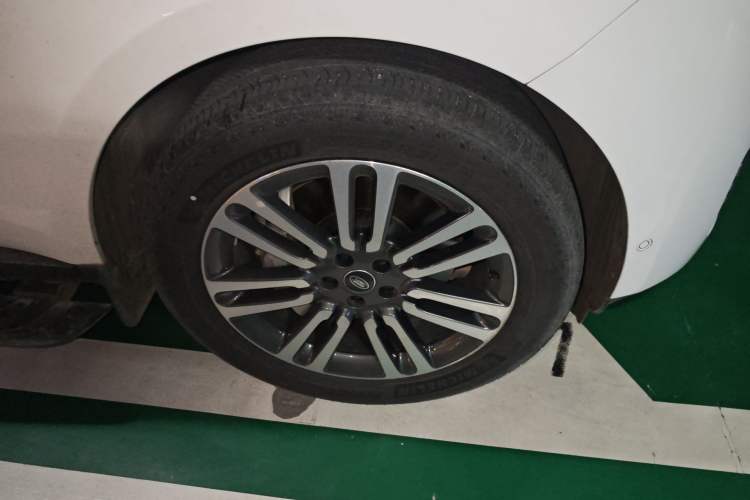 Used Land Rover Range 2023 Revised Version 3.0 L6 400 PS Extended Luxury Edition Right Front Wheel Hub