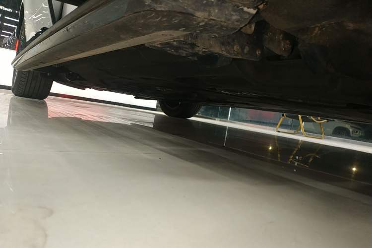 Used Land Rover Range 2023 3.0 L6 400 PS Prestige Seven-Seater Extended Version Right Side Sill