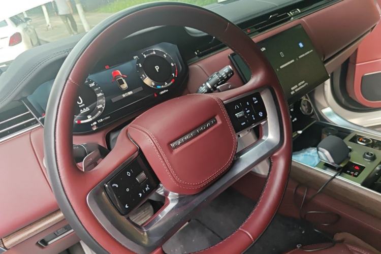 Used Land Rover Range 2023 3.0 L6 400 PS Extended Long-Wheelbase Version Steering Wheel