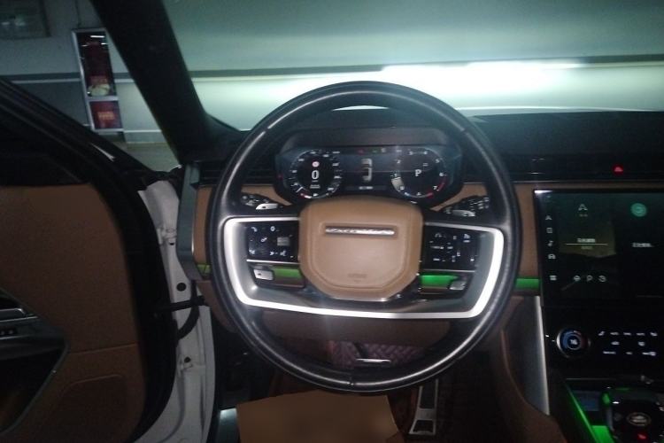 Used Land Rover Range 2023 3.0 L6 360 PS Grand Edition Steering Wheel