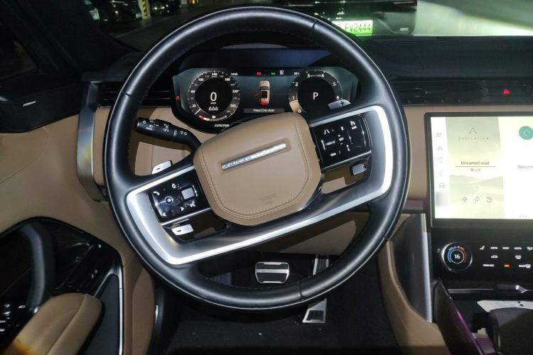 Used Land Rover Range 2023 3.0 L6 360 PS Grand Edition Steering Wheel