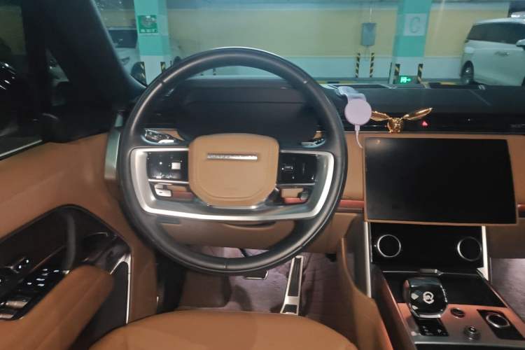Used Land Rover Range 2023 3.0 L6 400 PS Prestige Seven-Seater Extended Version Steering Wheel