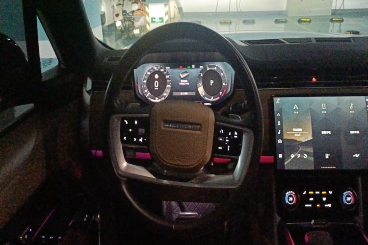 Used Land Rover Range 2023 3.0 L6 400 PS Prestige Seven-Seater Extended Version Steering Wheel