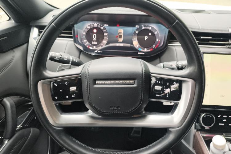 Used Land Rover Range 2023 3.0 L6 360 PS Grand Edition Steering Wheel