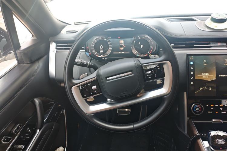 Used Land Rover Range 2023 3.0 L6 400 PS Prestige Seven-Seater Extended Version Steering Wheel
