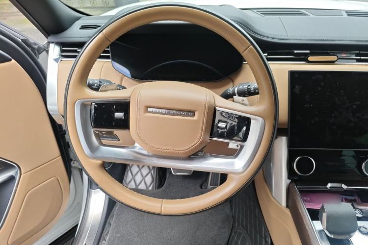 Used Land Rover Range 2023 3.0 L6 400 PS Extended Luxury Edition Steering Wheel