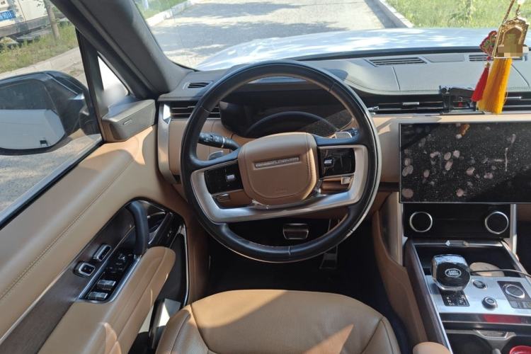 Used Land Rover Range 2023 3.0 L6 400 PS Prestige Seven-Seater Extended Version Steering Wheel