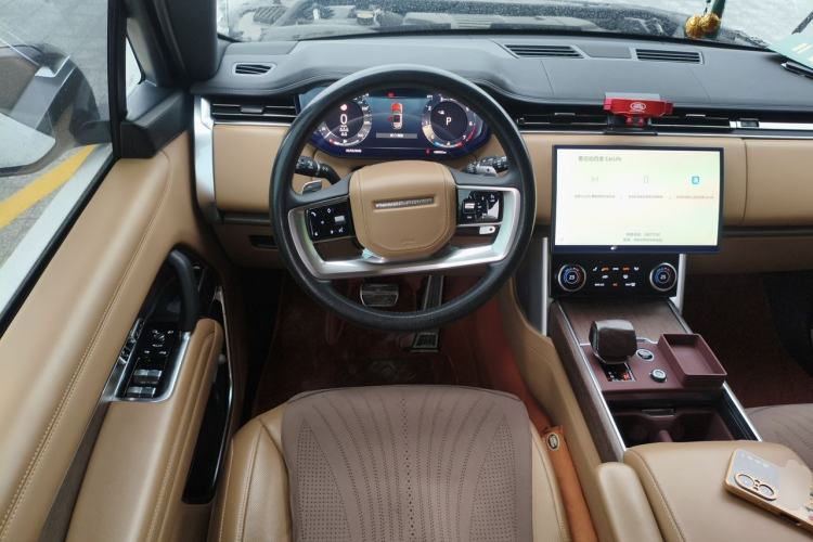 Used Land Rover Range 2023 3.0 L6 400 PS Prestige Seven-Seater Extended Version Steering Wheel