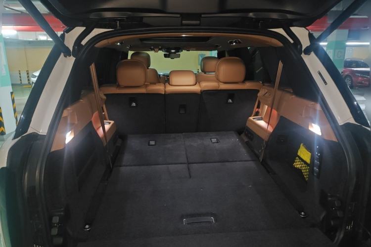 Used Land Rover Range 2023 3.0 L6 400 PS Prestige Seven-Seater Extended Version Trunk