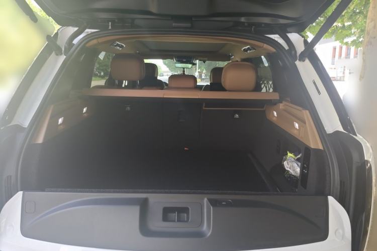 Used Land Rover Range 2023 Revised Version 3.0 L6 400 PS Extended Luxury Edition Trunk