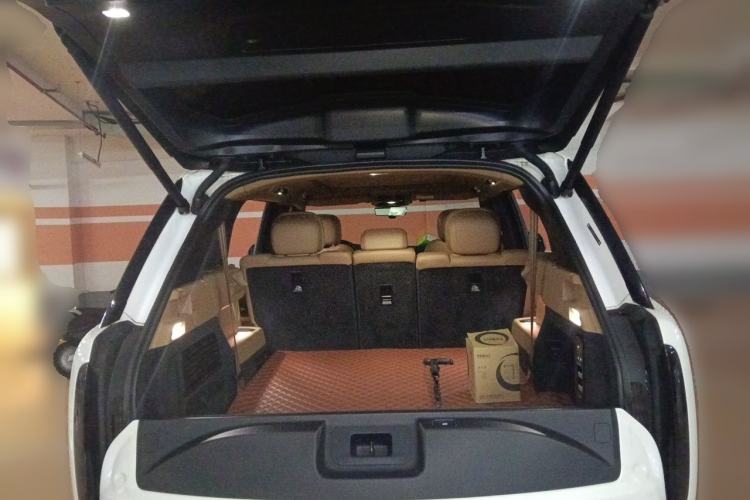 Used Land Rover Range 2023 3.0 L6 400 PS Prestige Seven-Seater Extended Version Trunk