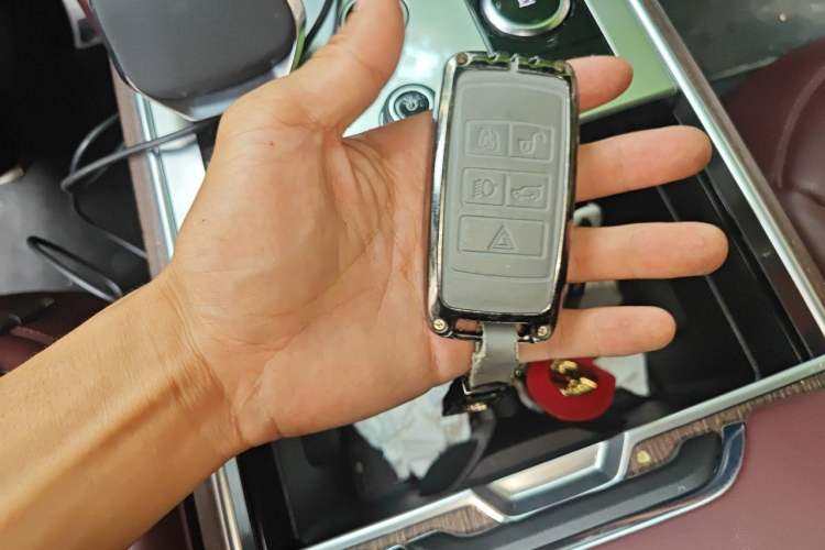 Used Land Rover Range 2023 3.0 L6 400 PS Extended Long-Wheelbase Version Vehicle Key