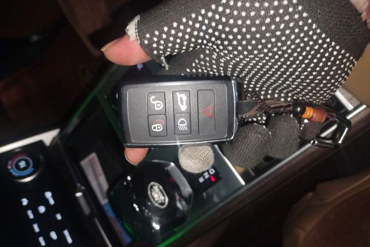 Used Land Rover Range 2023 3.0 L6 360 PS Grand Edition Vehicle Key