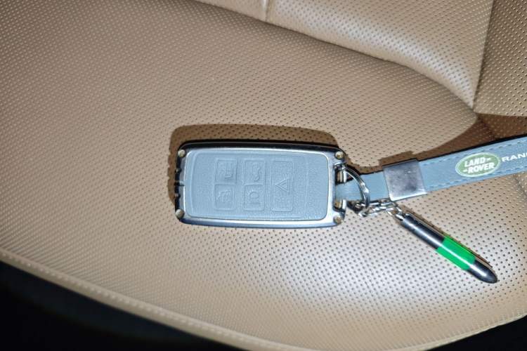 Used Land Rover Range 2023 3.0 L6 400 PS Prestige Seven-Seater Extended Version Vehicle Key