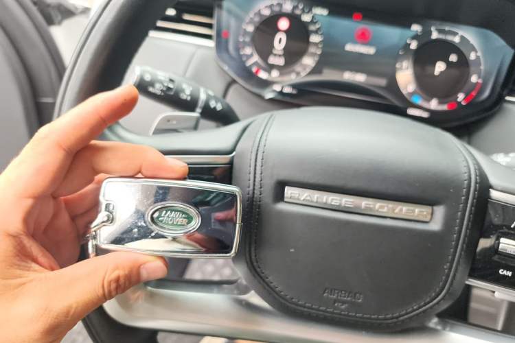 Used Land Rover Range 2023 3.0 L6 360 PS Grand Edition Vehicle Key