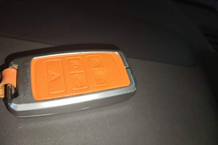 Used Land Rover Range 2023 3.0 L6 400 PS Prestige Seven-Seater Extended Version Vehicle Key