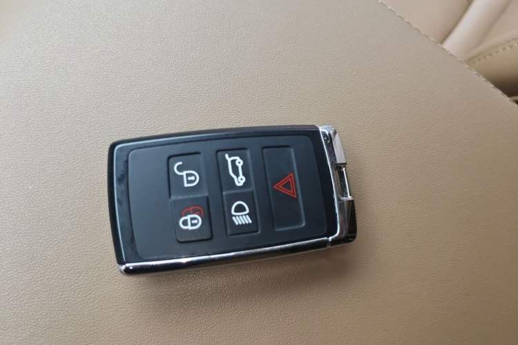 Used Land Rover Range 2023 3.0 L6 400 PS Extended Luxury Edition Vehicle Key