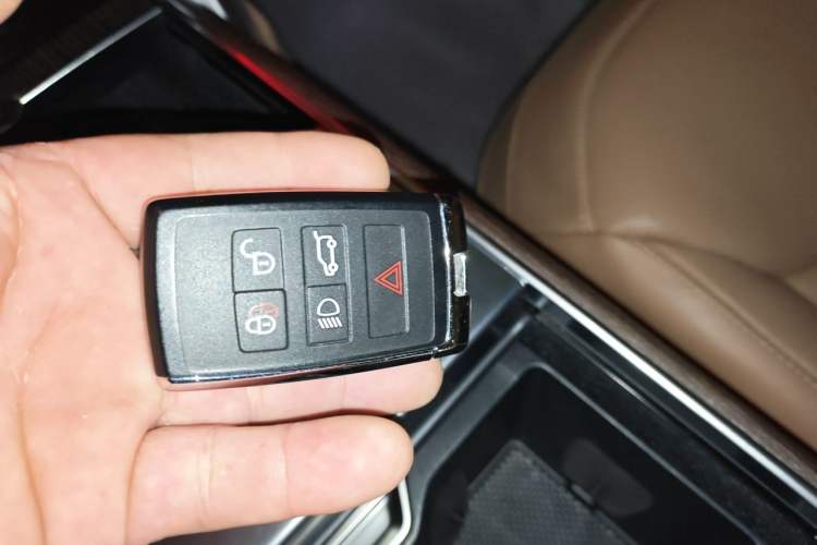 Used Land Rover Range 2023 3.0 L6 360 PS Grand Edition Vehicle Key
