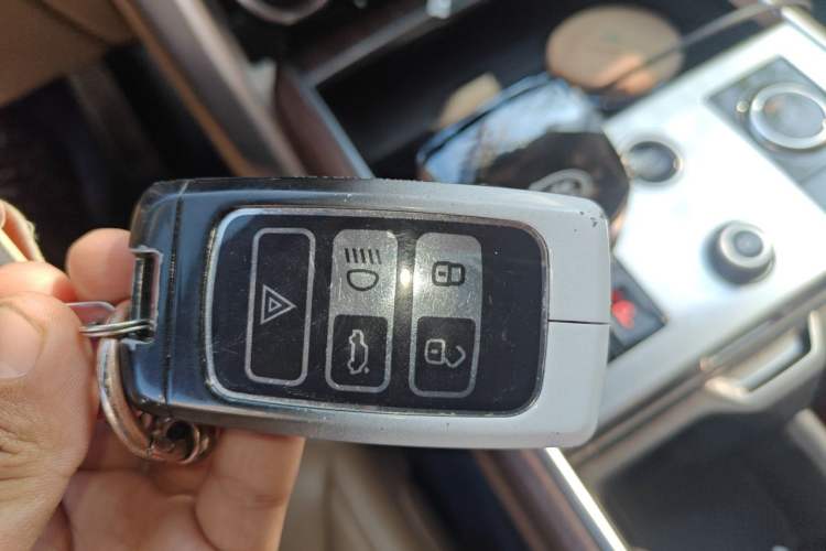 Used Land Rover Range 2023 3.0 L6 400 PS Prestige Seven-Seater Extended Version Vehicle Key