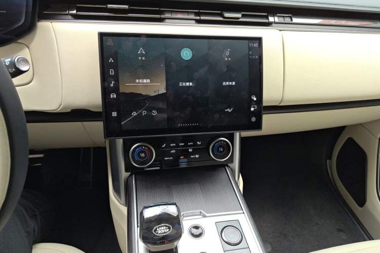 Used Land Rover Range 2023 4.4 V8 530 PS First Edition Audio And AC Panel