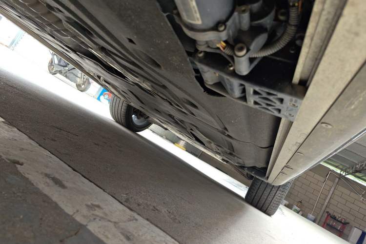 Used Land Rover Range 2023 4.4 V8 530 PS First Edition Chassis Rear Right