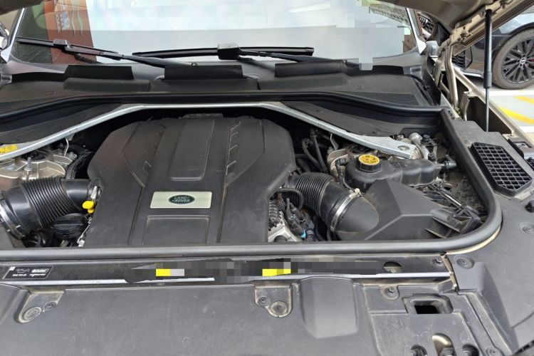 Used Land Rover Range 2023 4.4 V8 530 PS First Edition Engine Bay Left