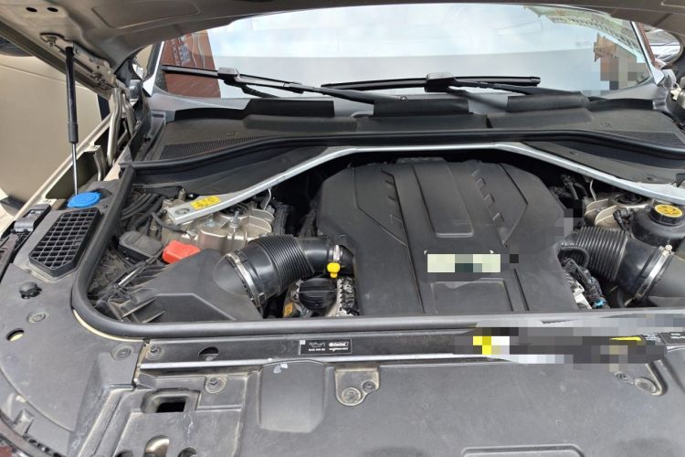 Used Land Rover Range 2023 4.4 V8 530 PS First Edition Engine Bay Right