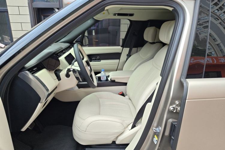 Used Land Rover Range 2023 4.4 V8 530 PS First Edition Left Front Seat