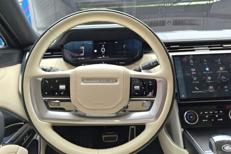 Used Land Rover Range 2023 4.4 V8 530 PS First Edition Steering Wheel