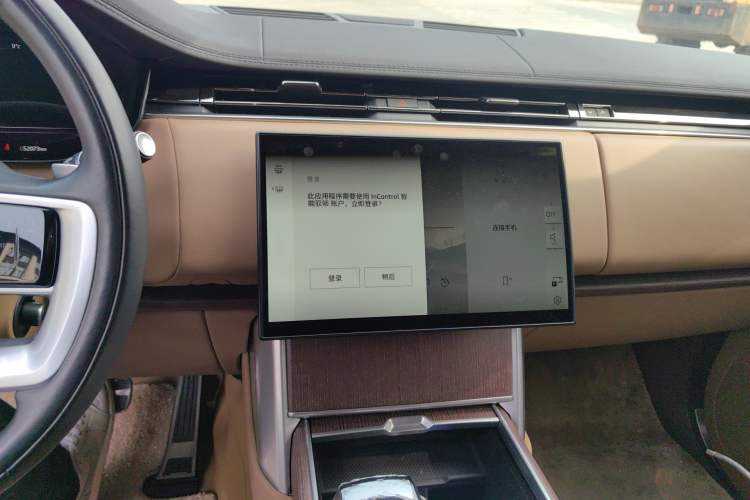 Used Land Rover Range 2024 3.0 L6 400 PS Prestige Extended Version 7-Seater Audio And AC Panel
