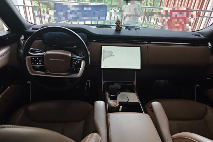 Used Land Rover Range 2024 3.0 L6 400 PS Prestige Extended Version 7-Seater Center Console