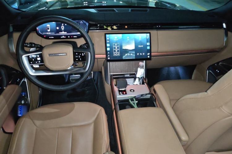 Used Land Rover Range 2024 3.0 L6 400 PS Prestige Extended Version 7-Seater Center Console