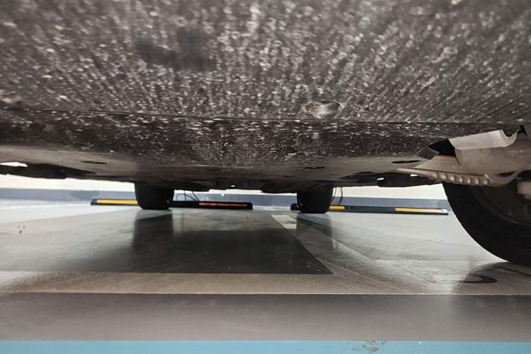 Used Land Rover Range 2024 3.0 L6 400 PS Prestige Extended Version 7-Seater Chassis Front