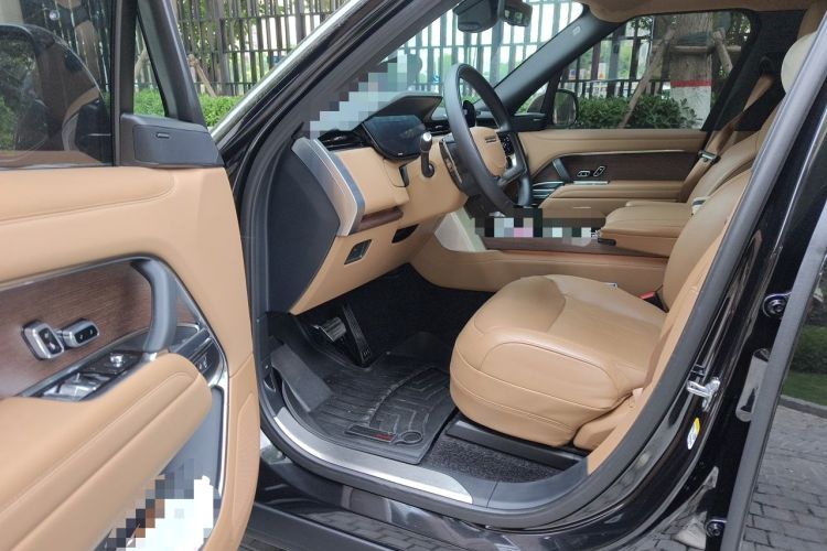 Used Land Rover Range 2024 3.0 L6 400 PS Prestige Extended Version 7-Seater Driver Seat