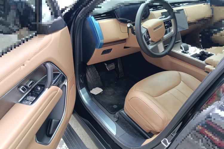 Used Land Rover Range 2024 3.0 L6 400 PS Prestige Extended Version 7-Seater Driver Seat