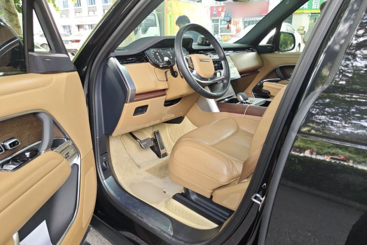 Used Land Rover Range 2024 3.0 L6 400 PS Prestige Extended Version 7-Seater Driver Seat
