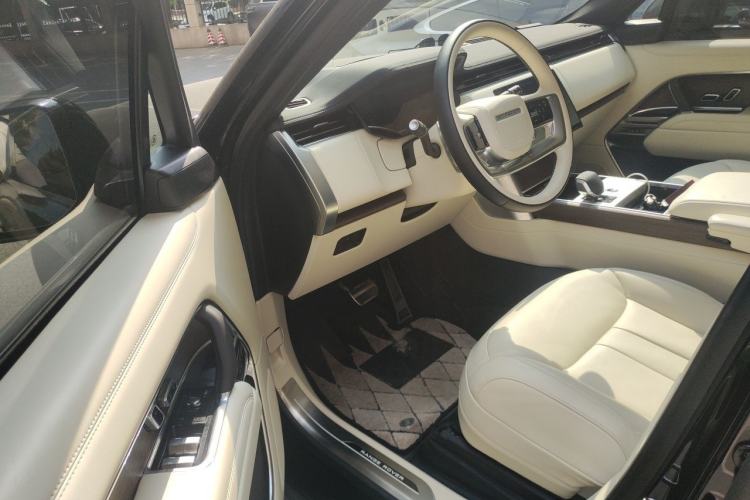 Used Land Rover Range 2024 3.0 L6 400 PS Extended Version Driver Seat