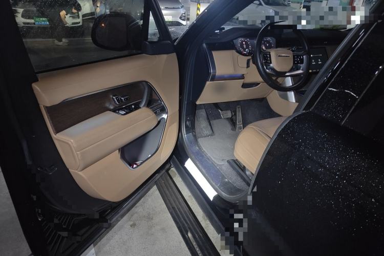 Used Land Rover Range 2024 3.0 L6 400 PS Prestige Extended Version 7-Seater Driver Seat