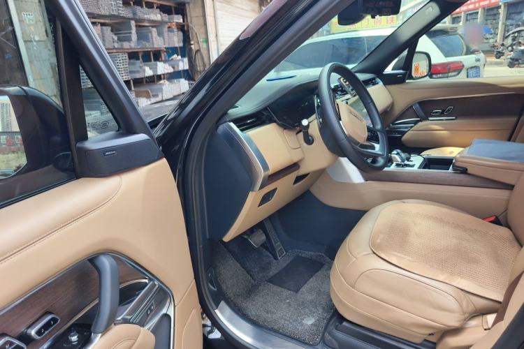 Used Land Rover Range 2024 3.0 L6 400 PS Prestige Extended Version 7-Seater Driver Seat