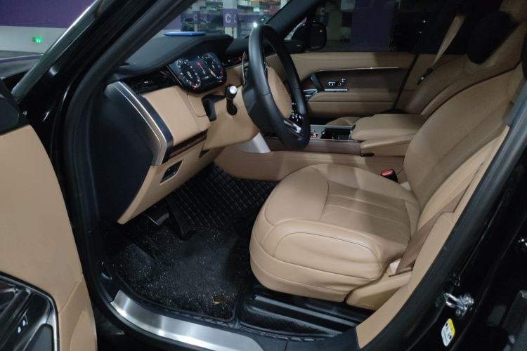 Used Land Rover Range 2024 3.0 L6 400 PS Prestige Extended Version 7-Seater Driver Seat
