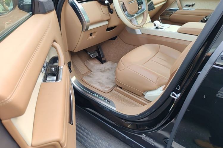 Used Land Rover Range 2024 3.0 L6 400 PS SV Prestige Extended-Length 4-Seat Version Driver Seat