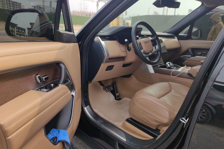 Used Land Rover Range 2024 3.0 L6 400 PS Prestige Extended Version 7-Seater Driver Seat