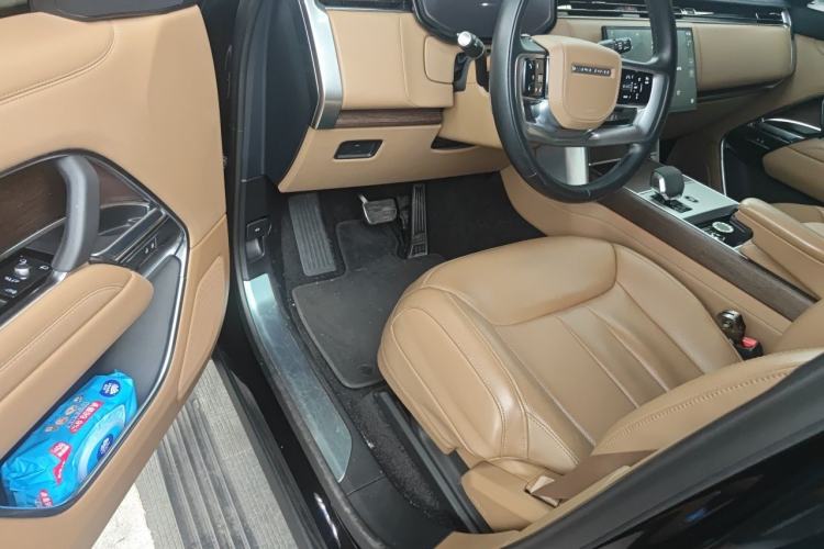 Used Land Rover Range 2024 3.0 L6 400 PS Prestige Extended Version 7-Seater Driver Seat